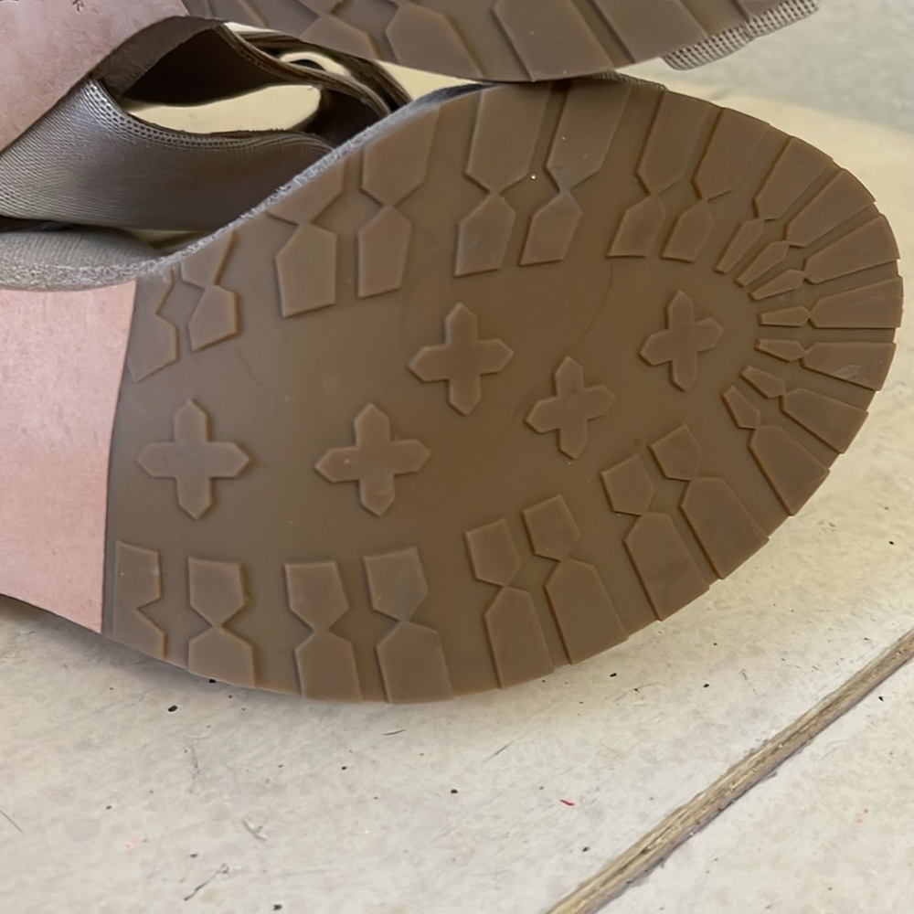 NEW Donald J. Pliner Tilly Gold Shimmer Leather/Fabric Sandal 3.5" Heel 8.5M - Picture 10 of 10